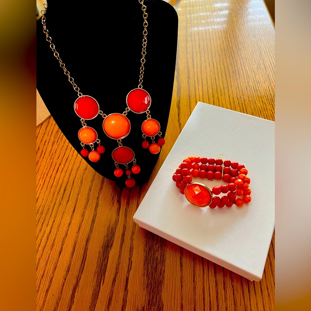 Summertime Colorful Jewelry Set - Necklace & Stretch Bracelet Good Condition